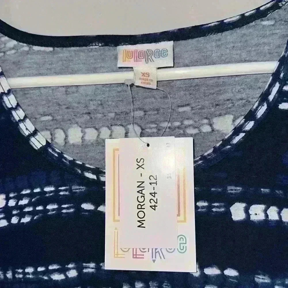LuLaRoe Simply Comfortable NWT XS Navy Blue & White Top, Scoop Neck, Shortsleeve - Picture 3 of 4